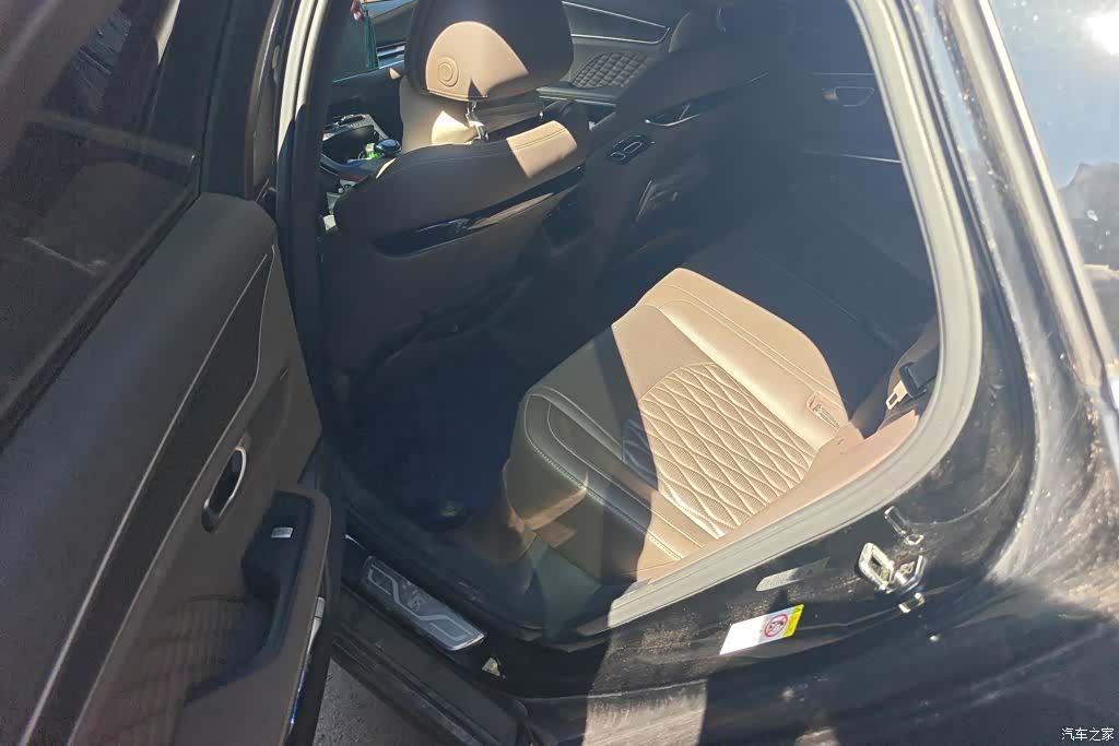 BYD Han, 2023 11