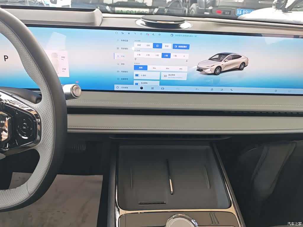Geely E8, 2025 13