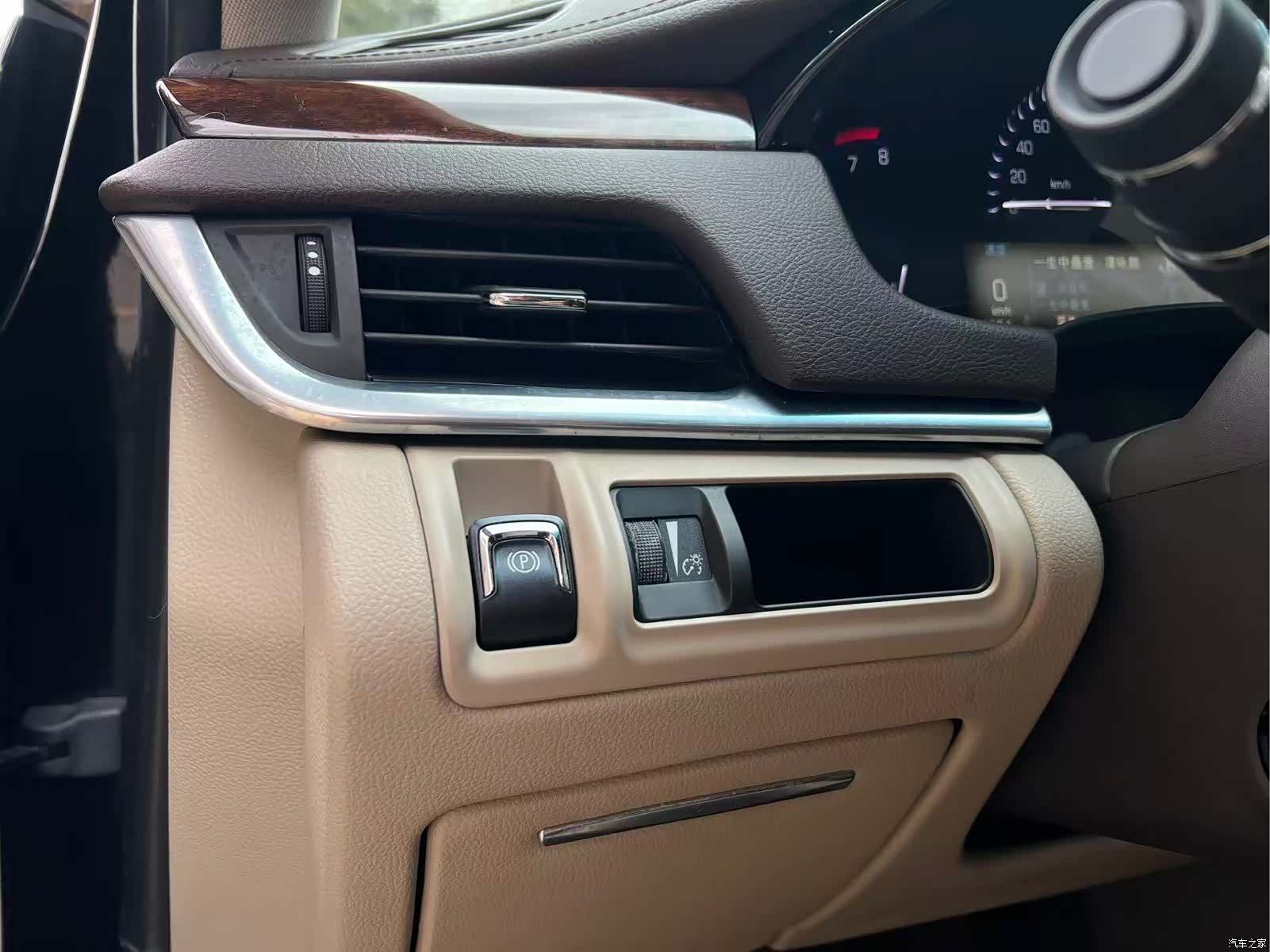 Cadillac XTS, 2013 21