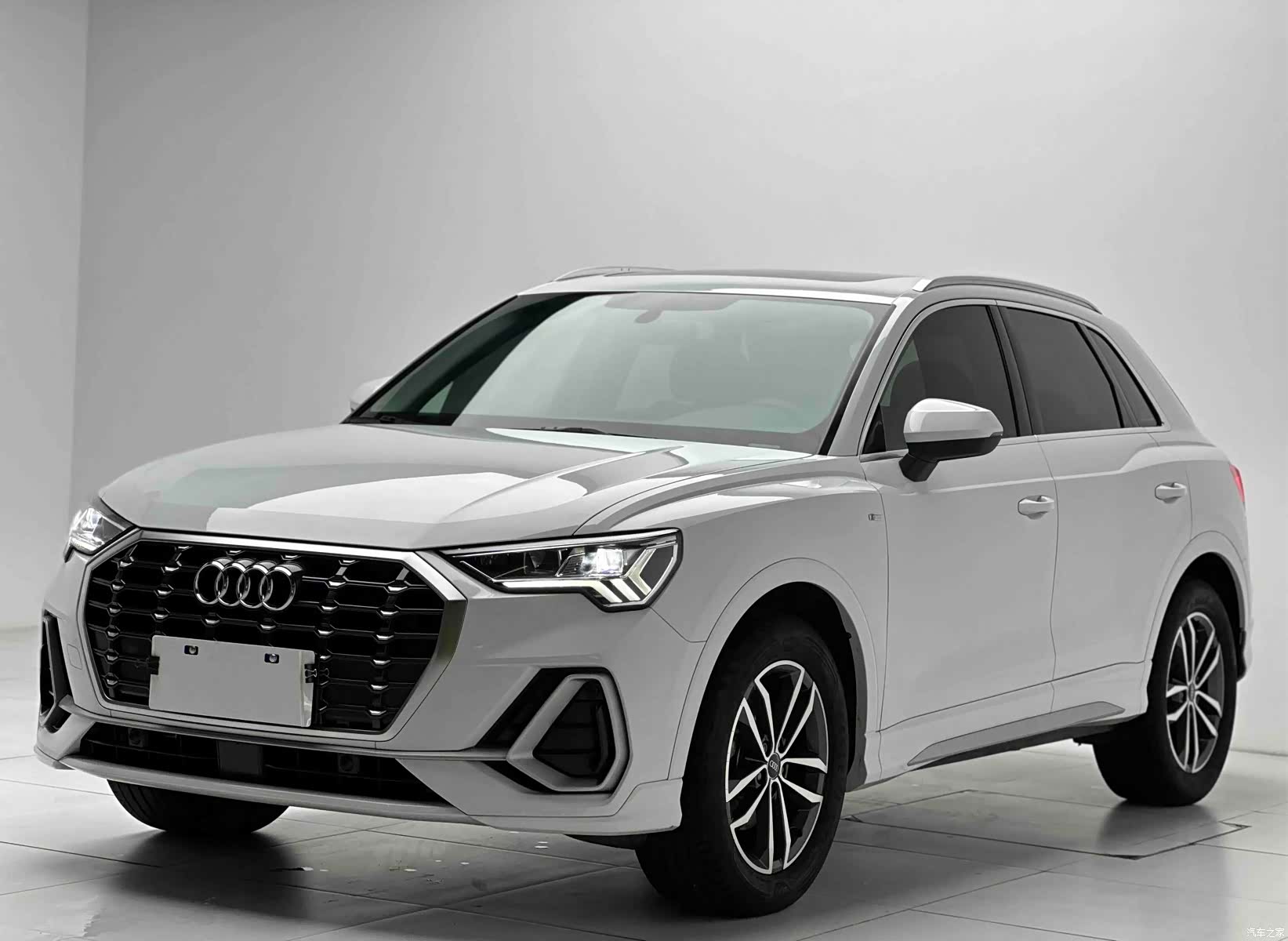 Audi Q3, 2022 1