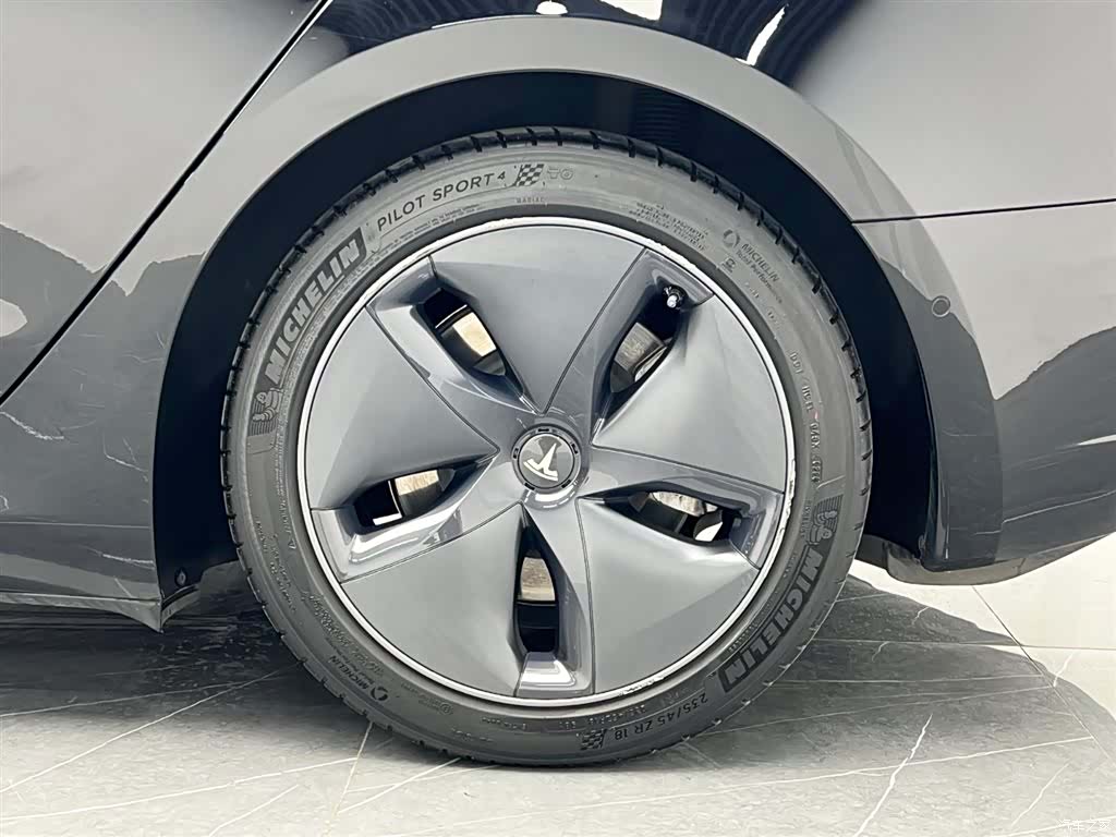 Tesla Model 3, 2020 11