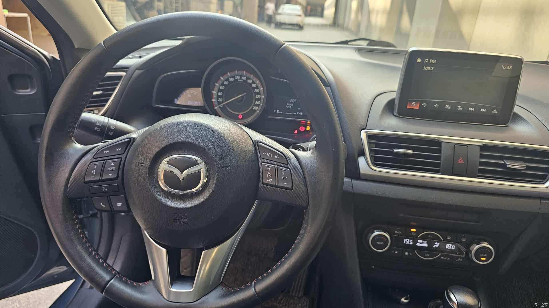 Mazda Mazda3, 2015 7