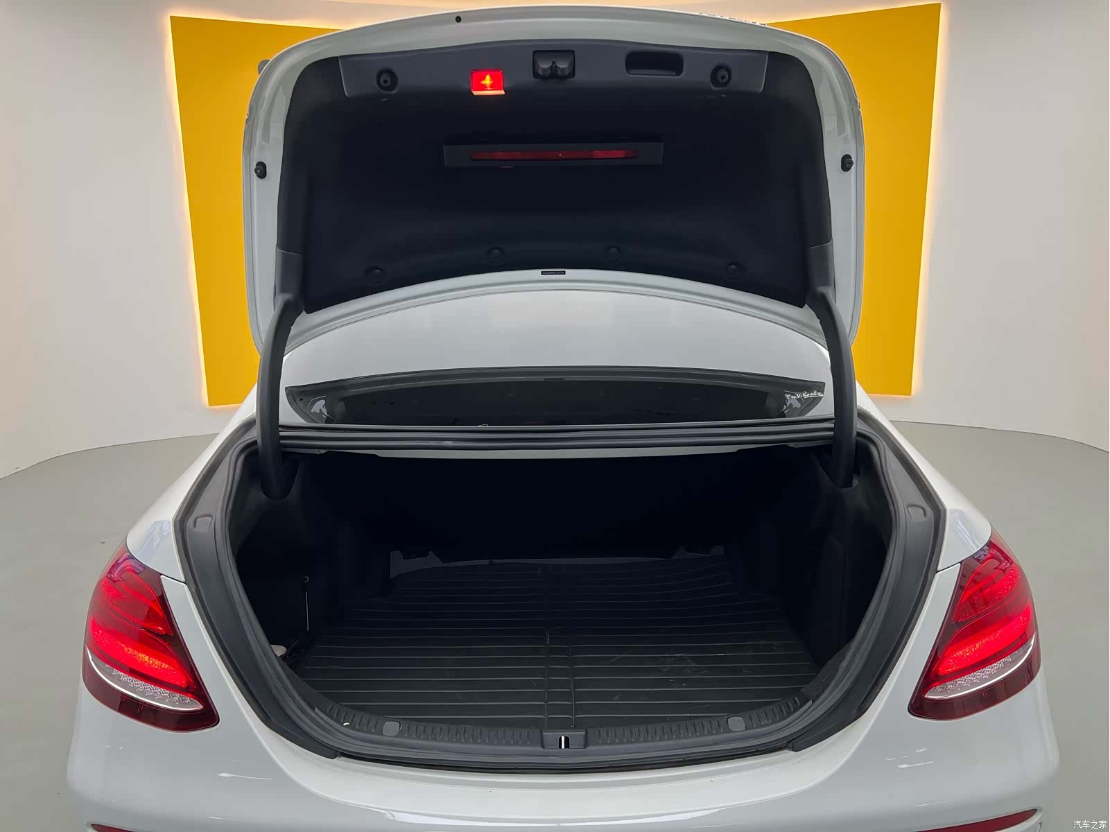 Mercedes-Benz E-Class, 2019 29