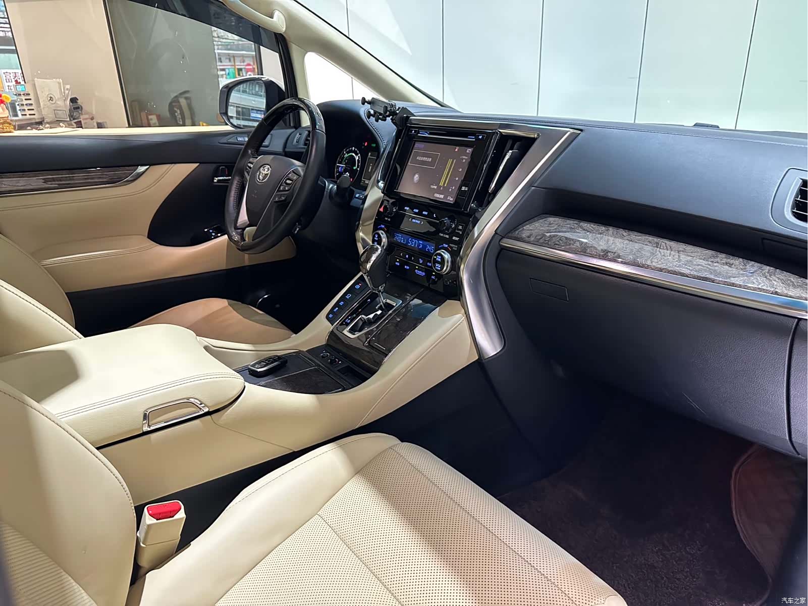 Toyota Vellfire, 2020 6