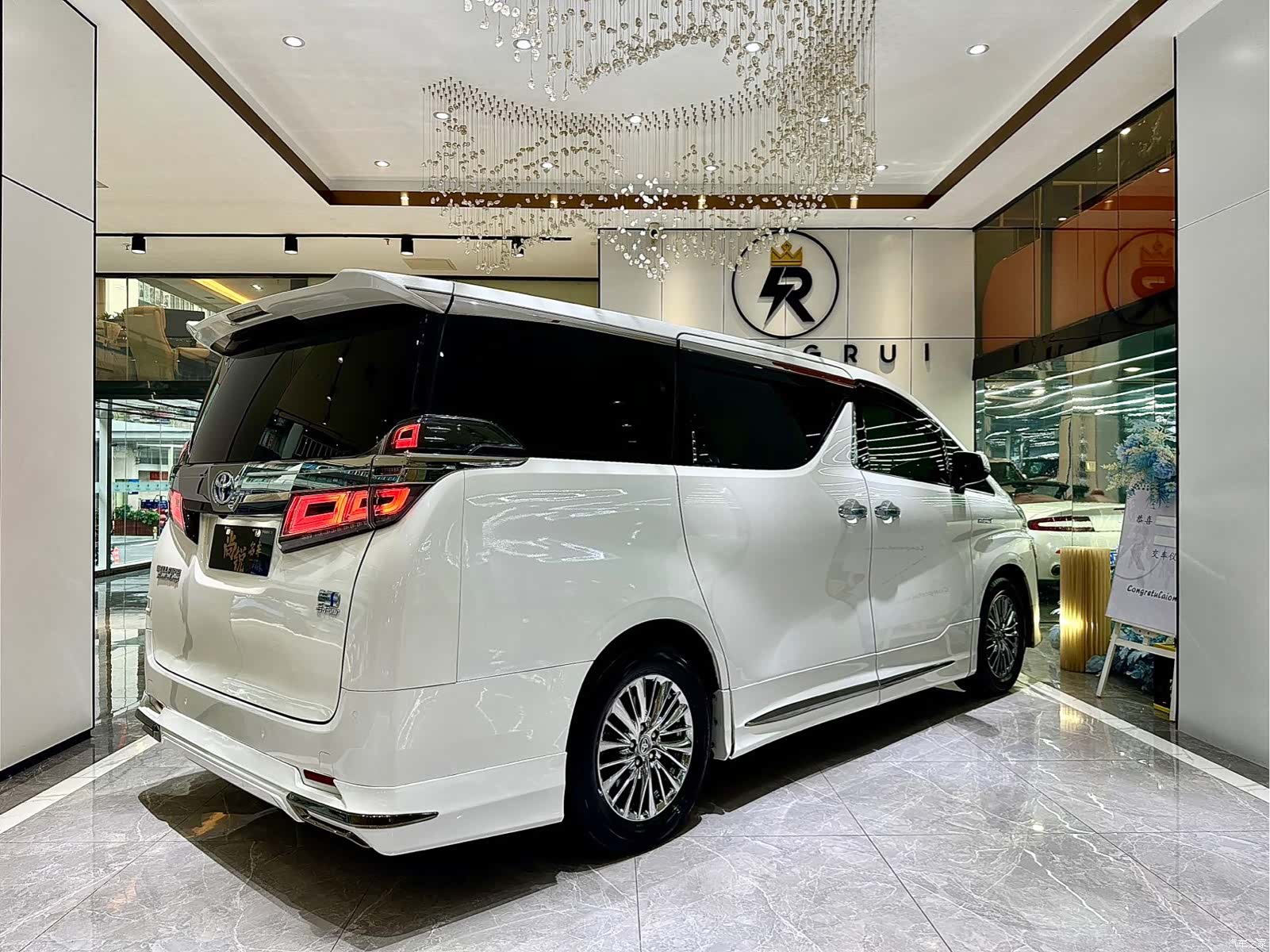 Toyota Vellfire, 2020 12