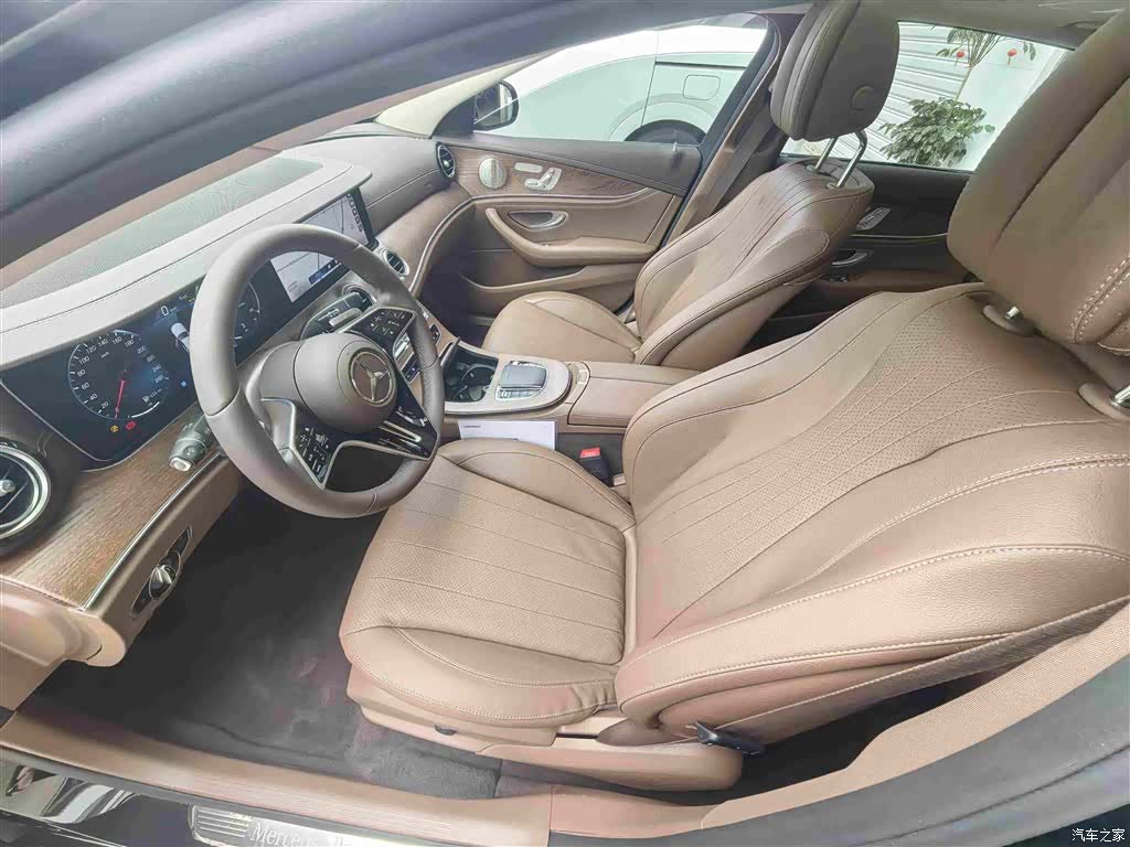 Mercedes-Benz E-Class, 2023 4