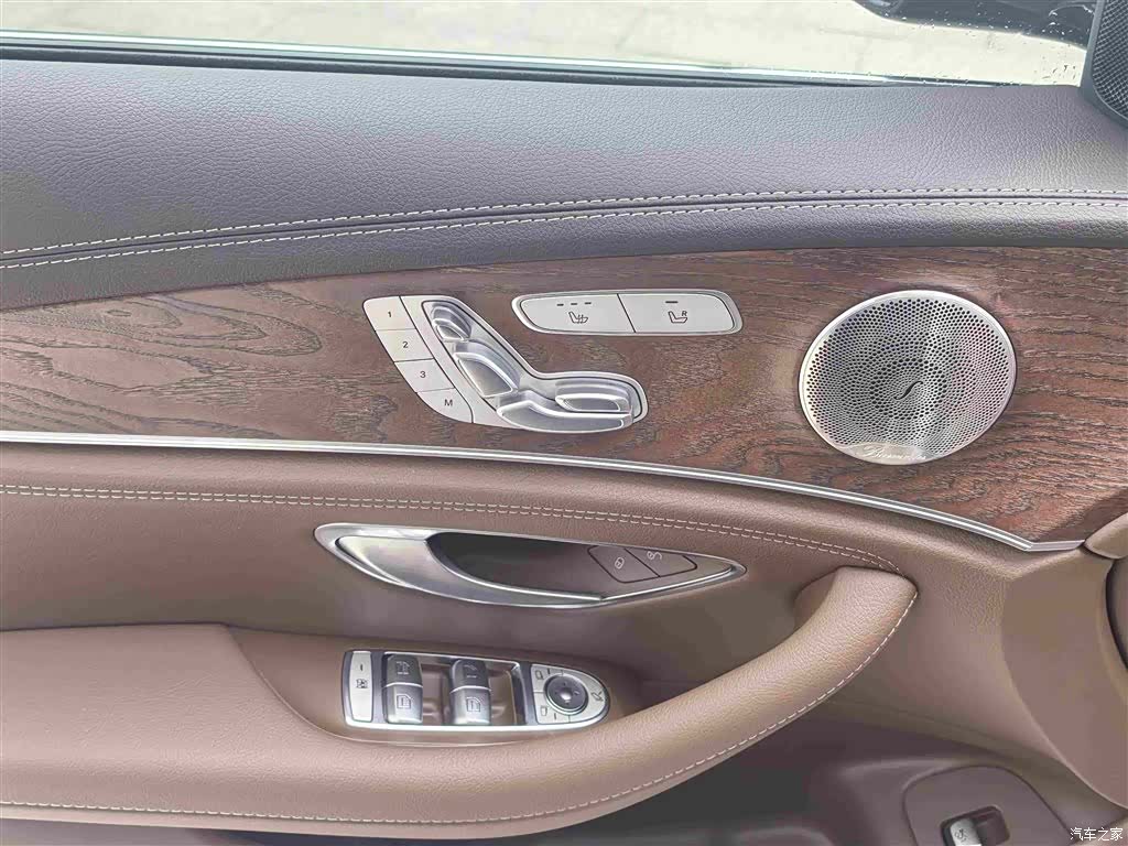 Mercedes-Benz E-Class, 2023 14