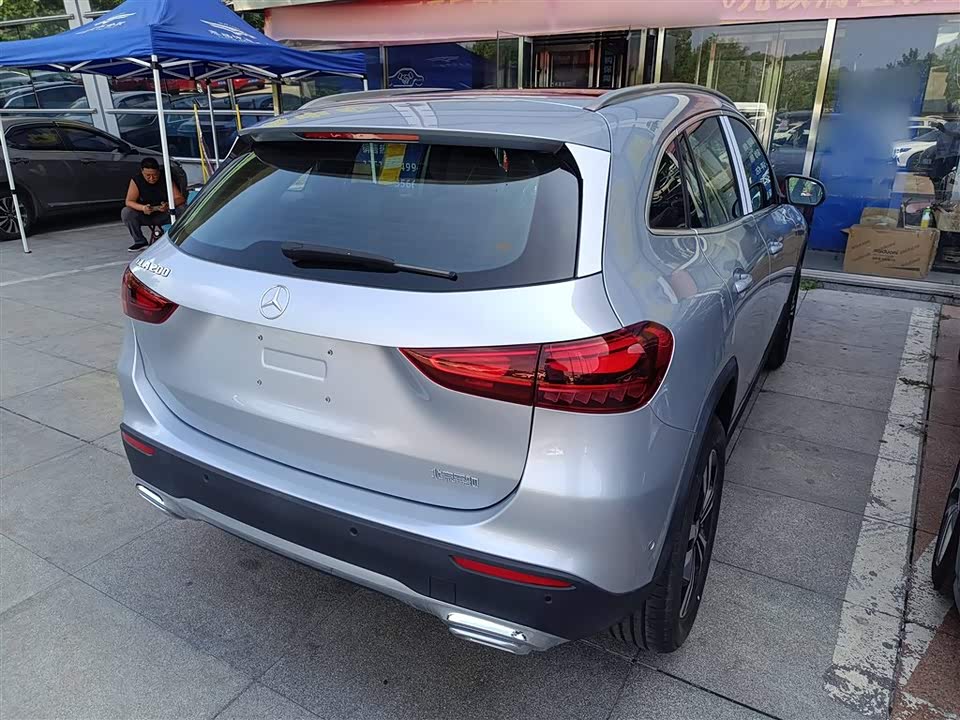 Mercedes-Benz GLA Mercedes-Benz GLA