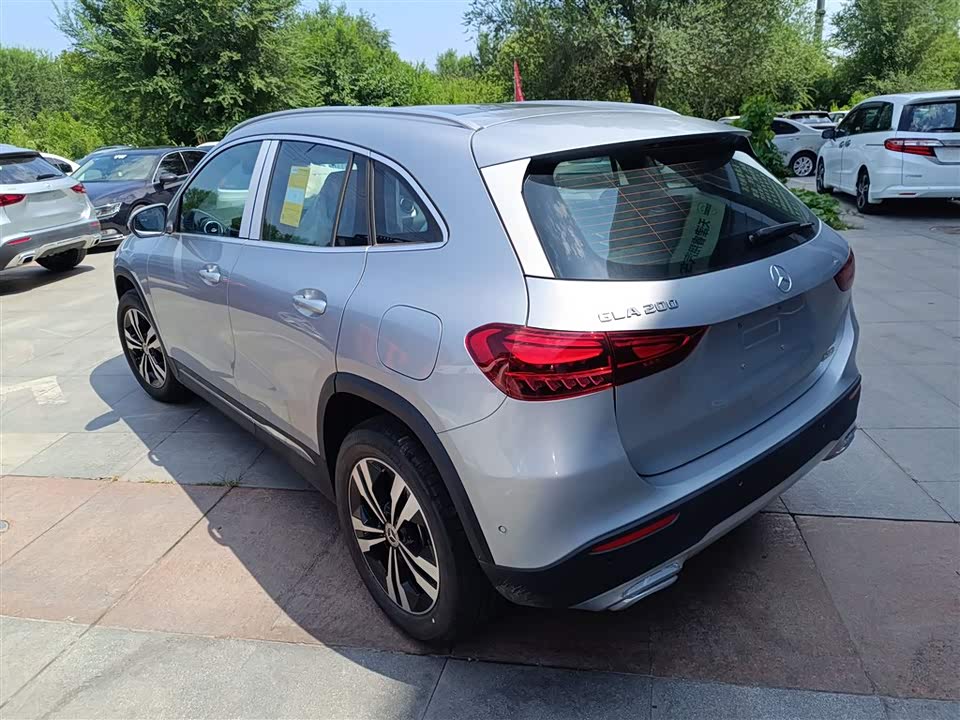 Mercedes-Benz GLA Mercedes-Benz GLA