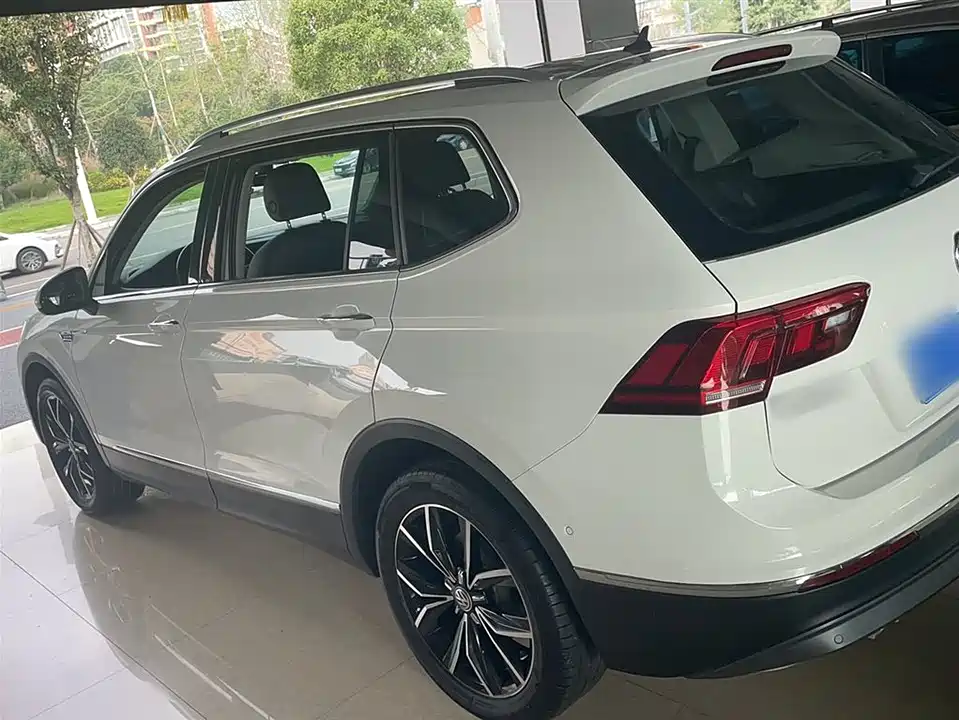 Volkswagen Tiguan L