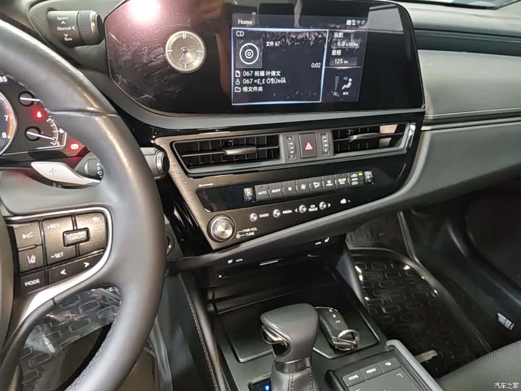 Lexus ES, 2022 13
