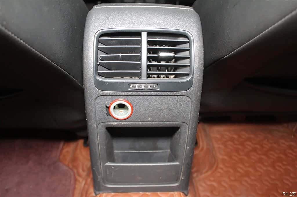 Volkswagen Sagitar, 2015 10