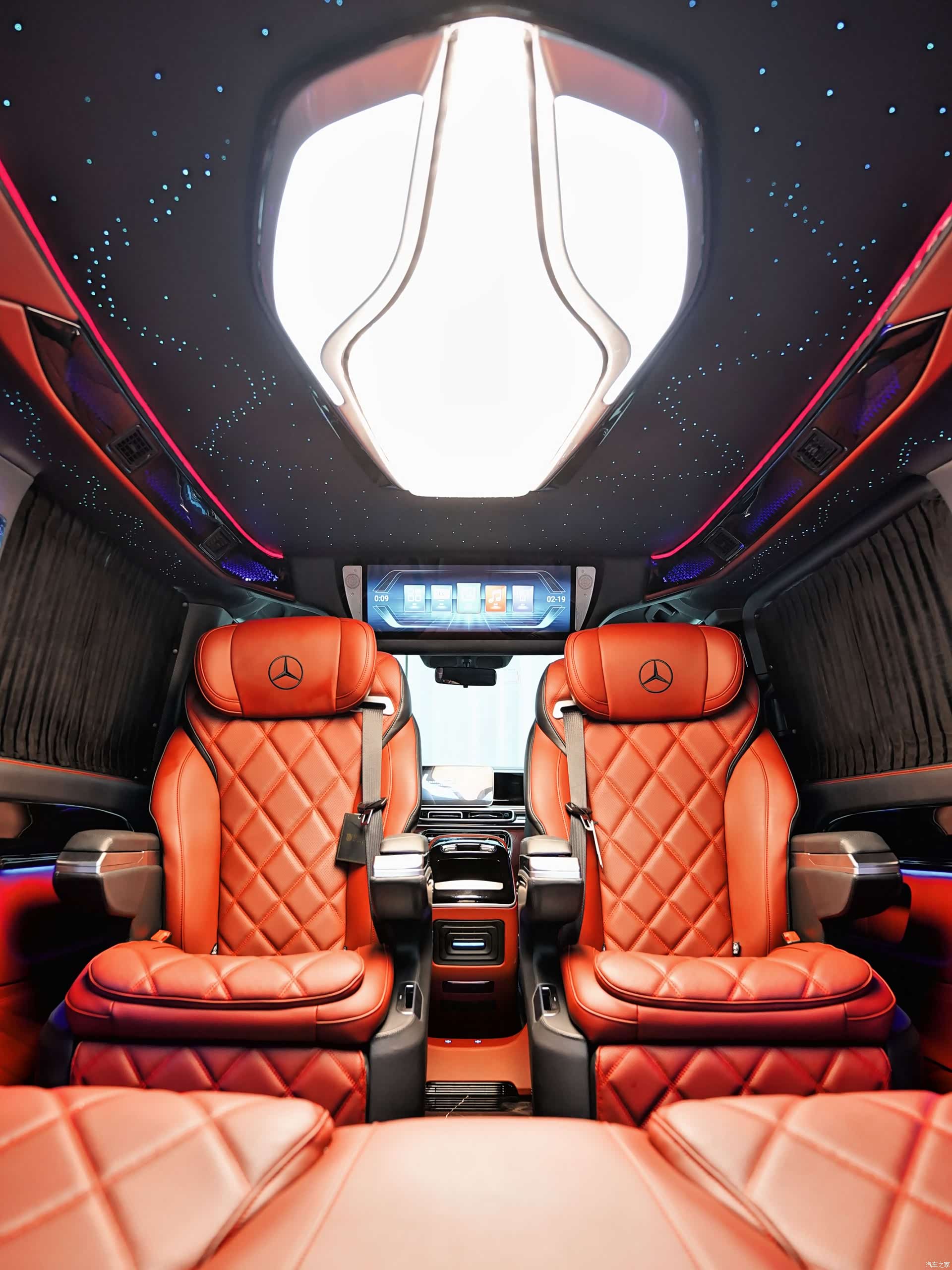 Mercedes-Benz 7, 2025 25