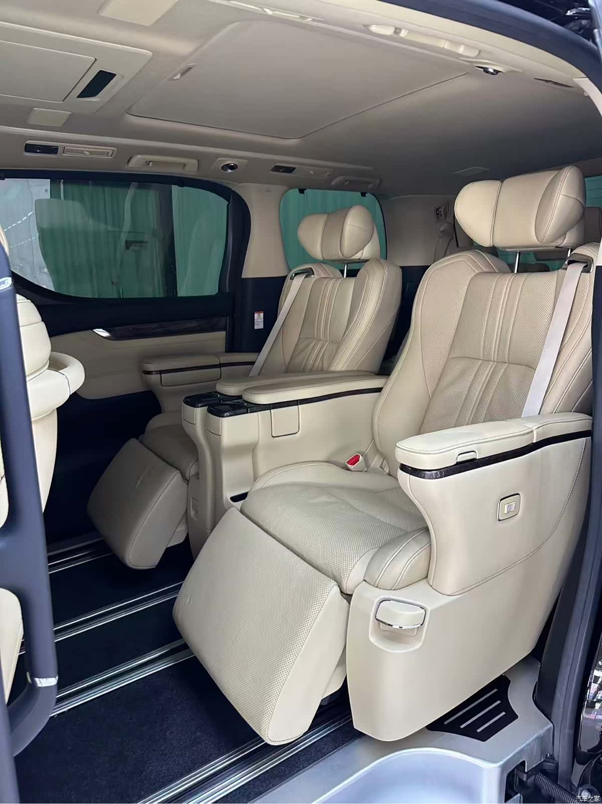 Toyota Vellfire, 2019 8