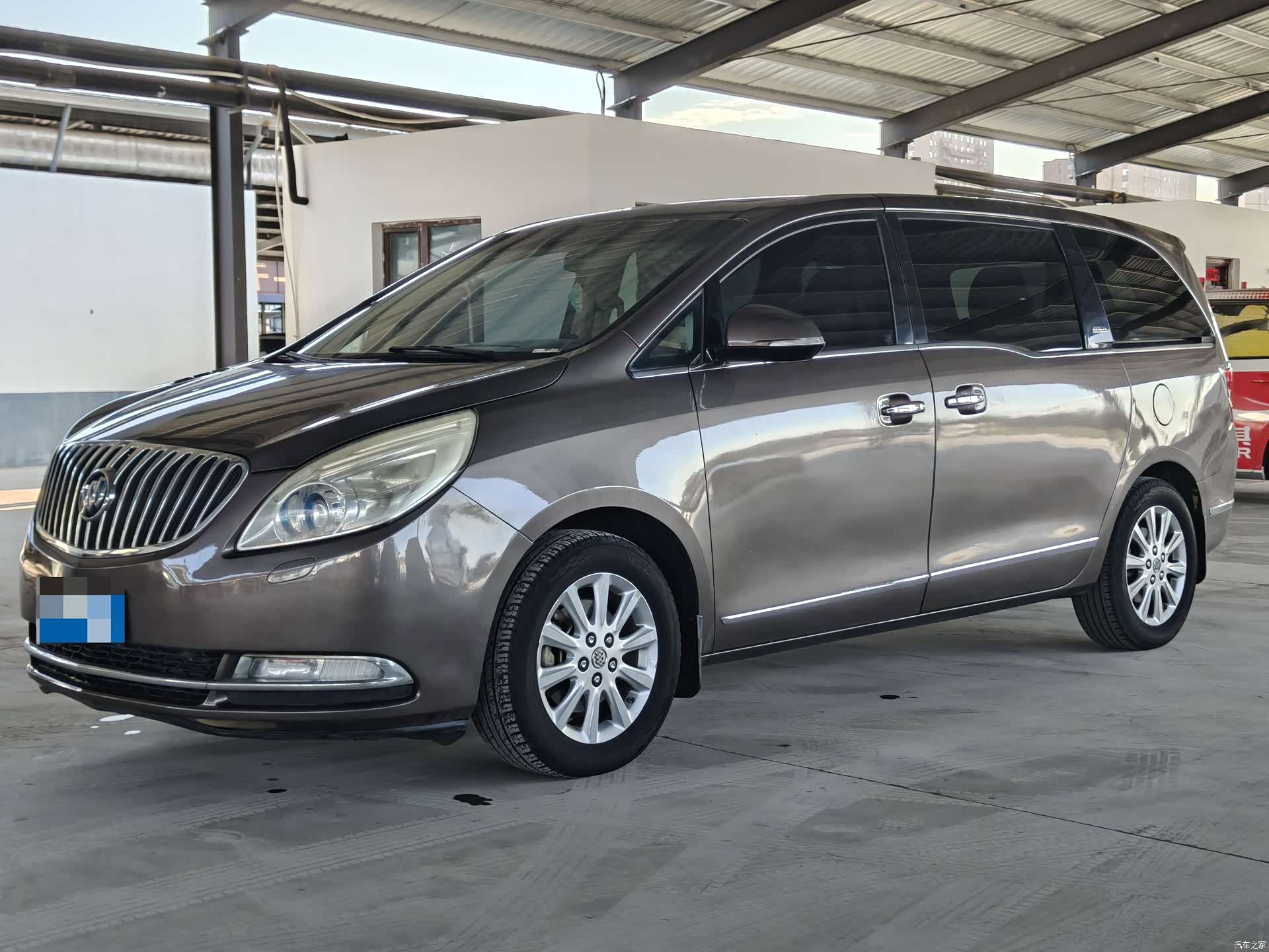 Buick GL8, 2012 1