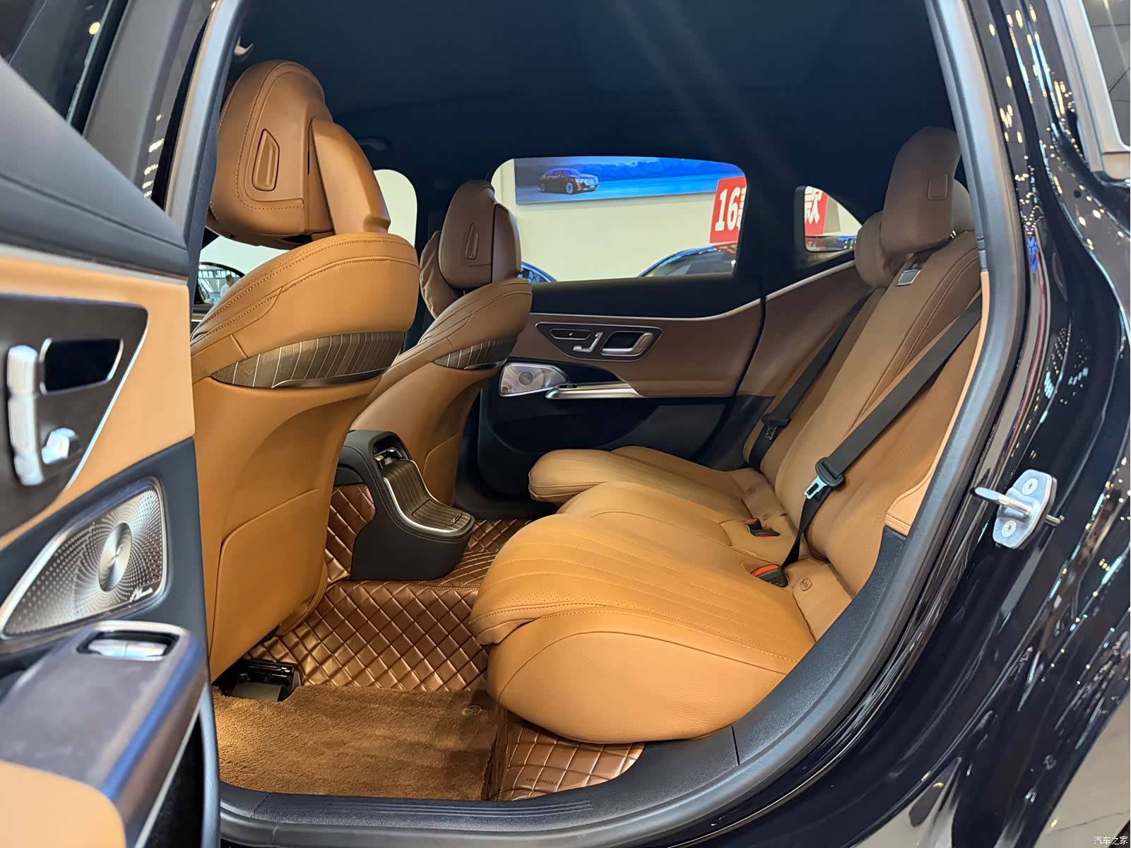 Mercedes-Benz E-Class, 2024 11