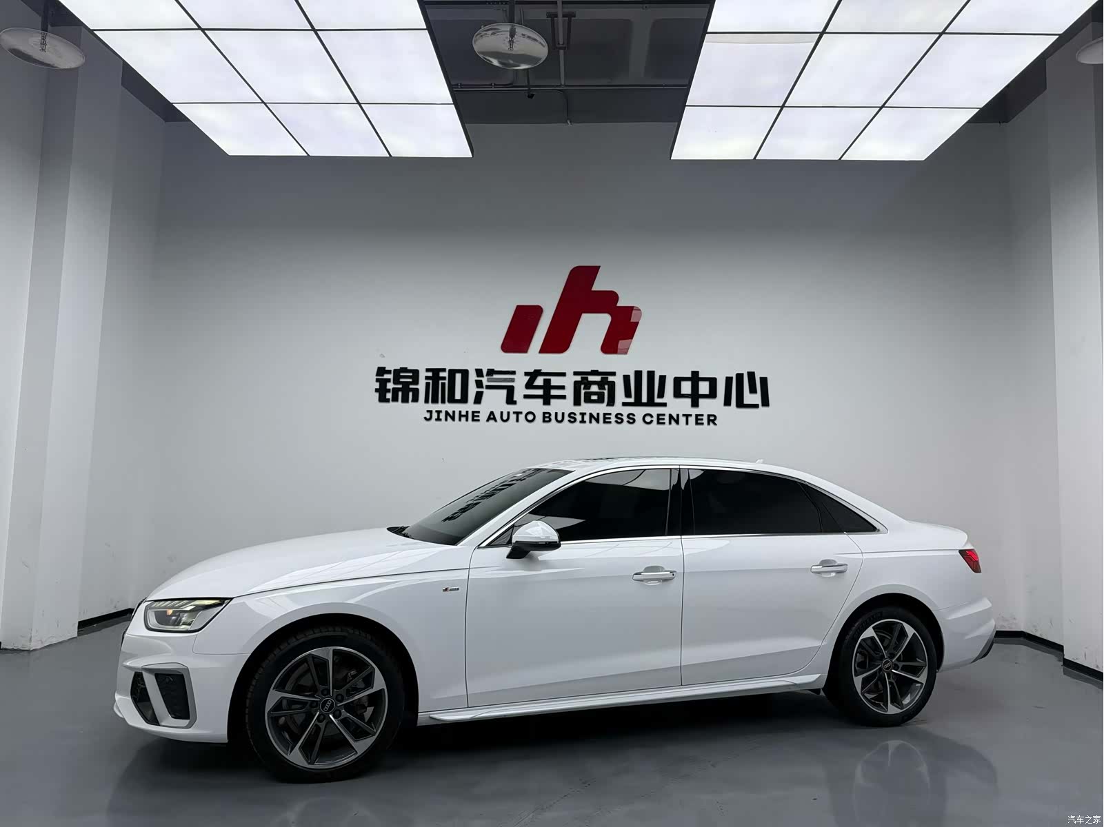 Audi A4L, 2023 все фото