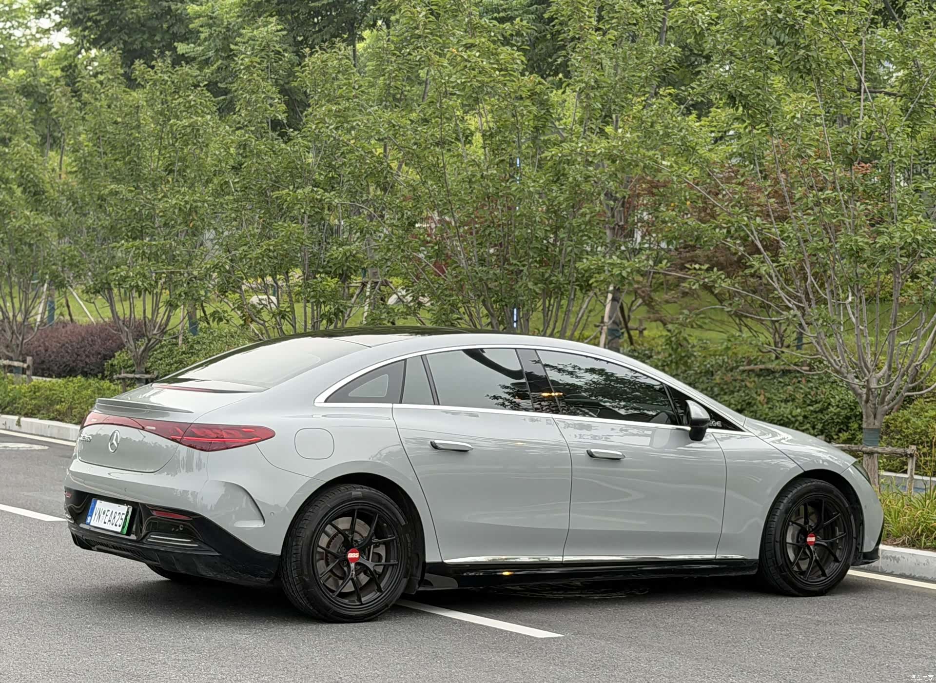 Mercedes-Benz EQE, 2023 11
