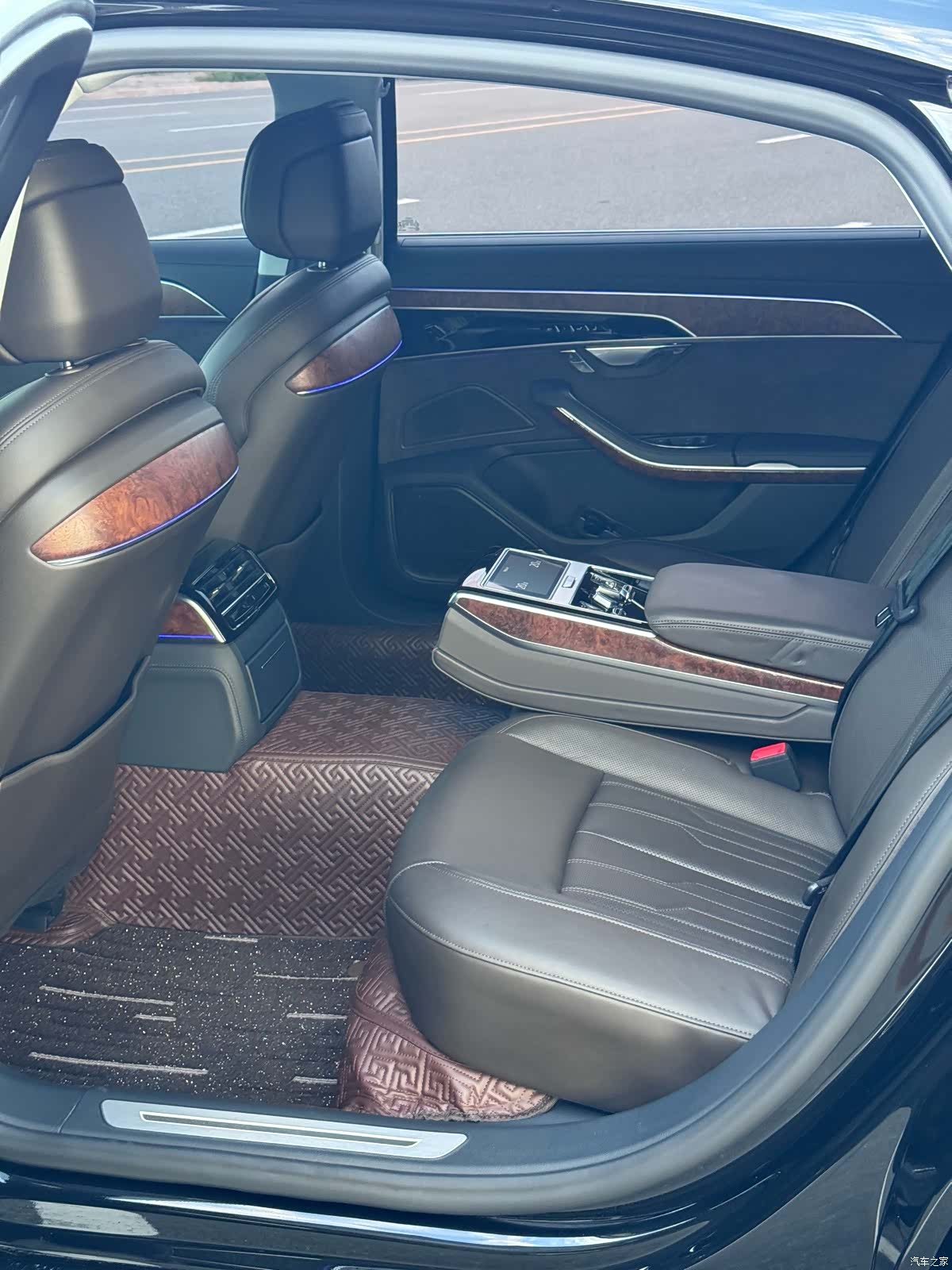Audi A8L, 2020 все фото