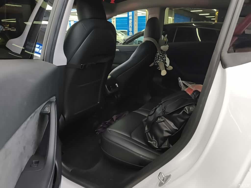 Tesla Model Y, 2023 17