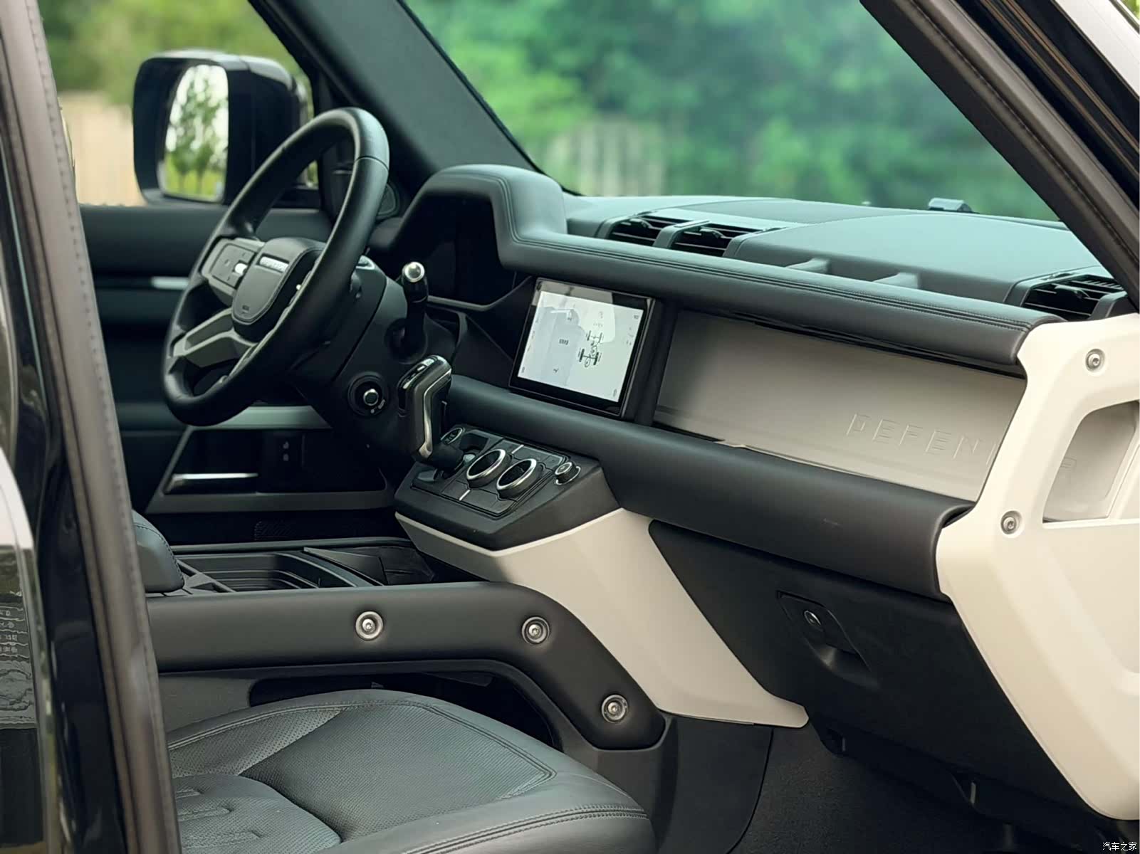 Land Rover Defender, 2020 4