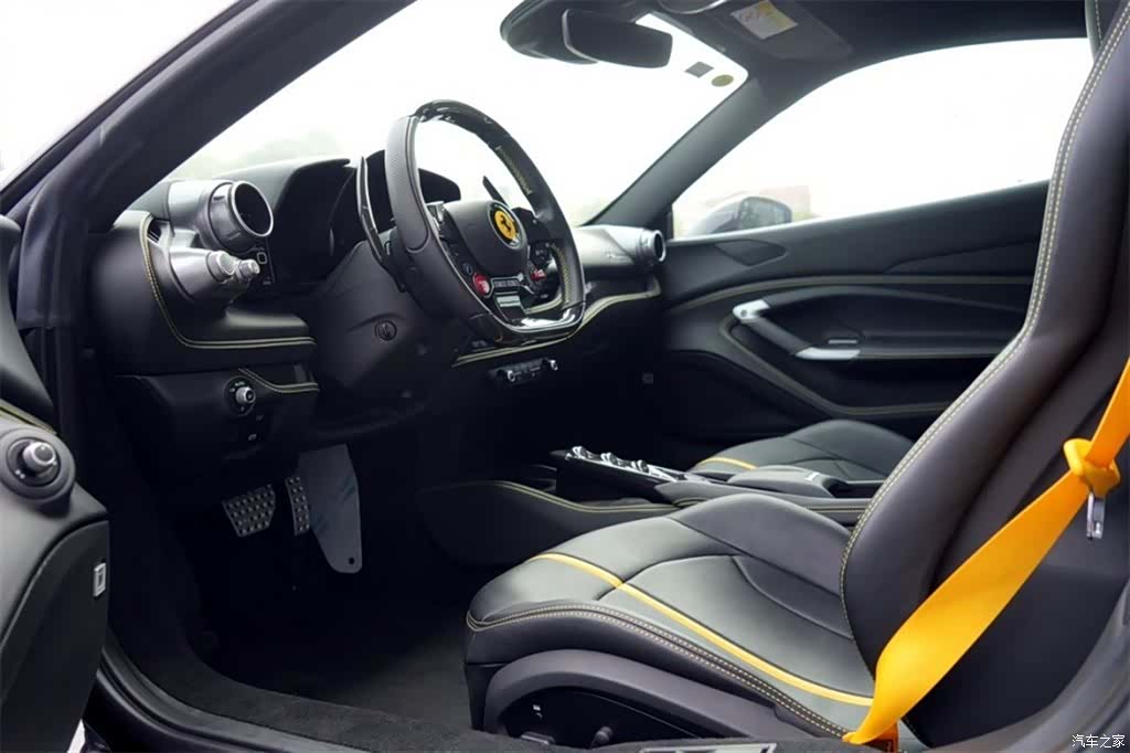 Ferrari F8, 2022 11