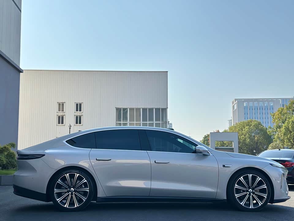 NIO ET7