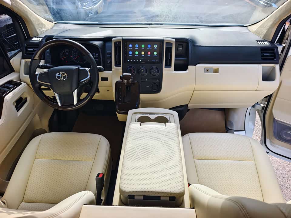 Toyota HIACE Toyota HIACE