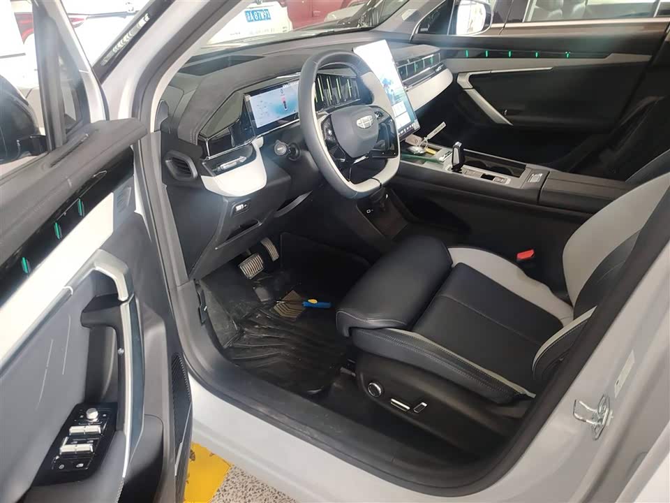 Geely Atlas L