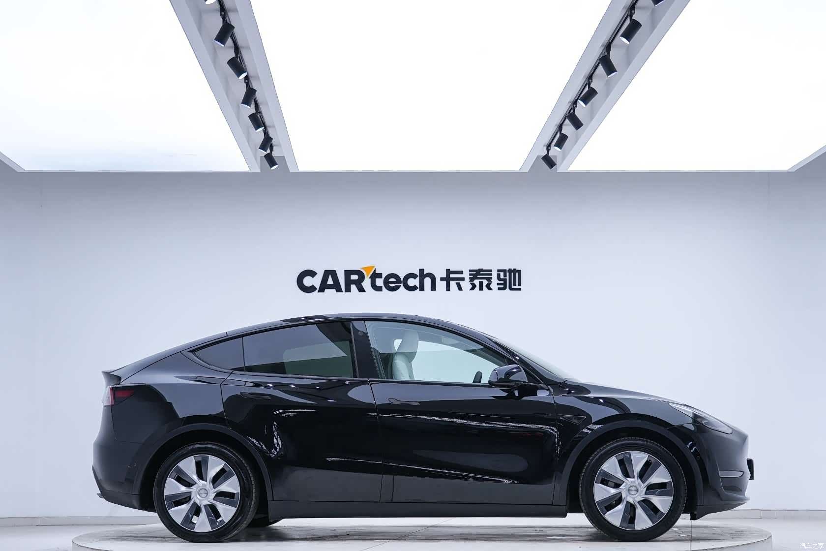 Tesla Model Y, 2021 3