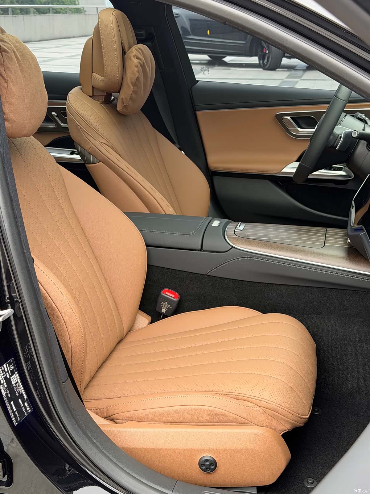 Mercedes-Benz E-Class, 2024 14