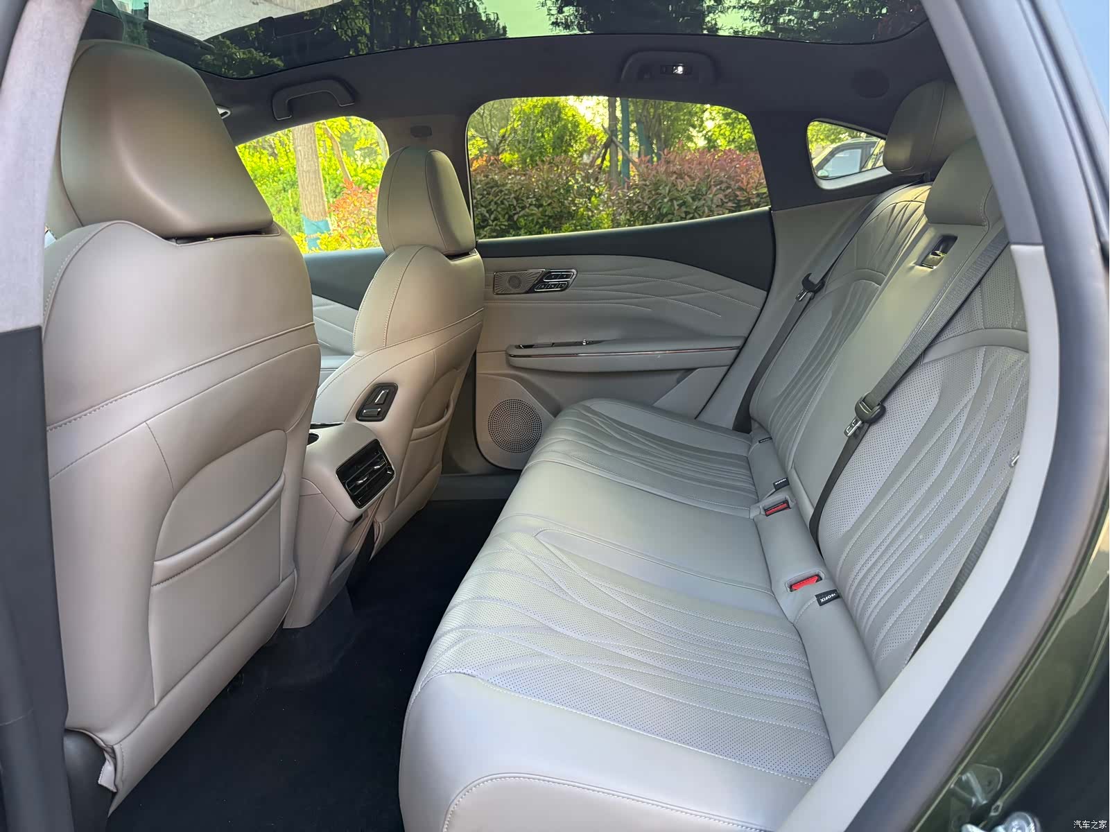 Geely 8, 2025 8