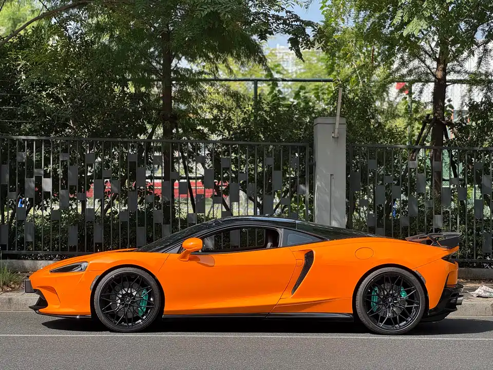 McLaren GT
