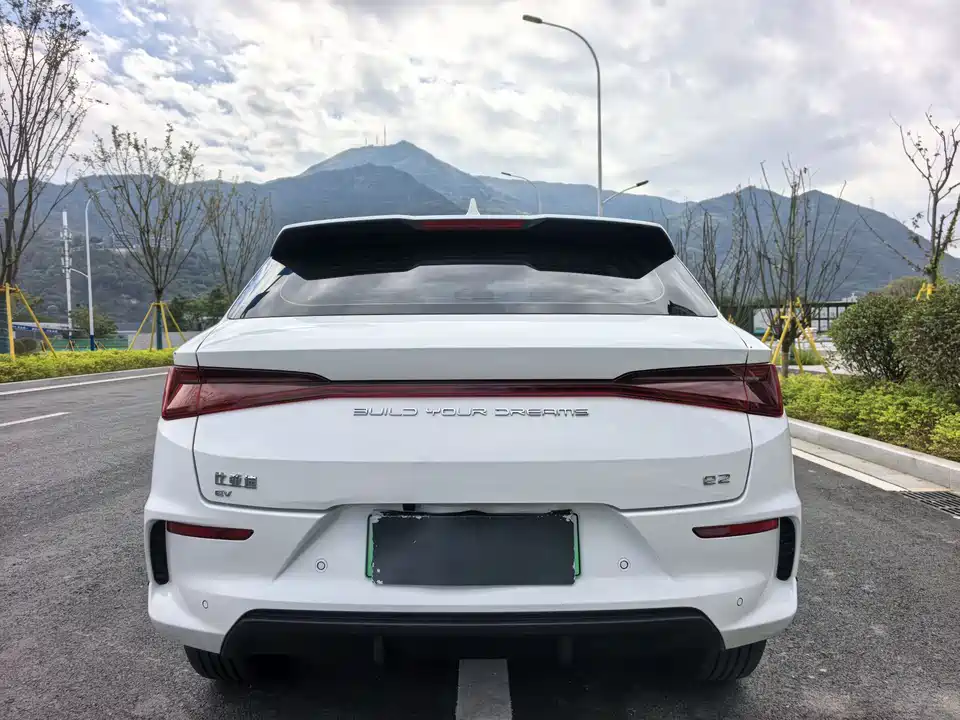 BYD e2