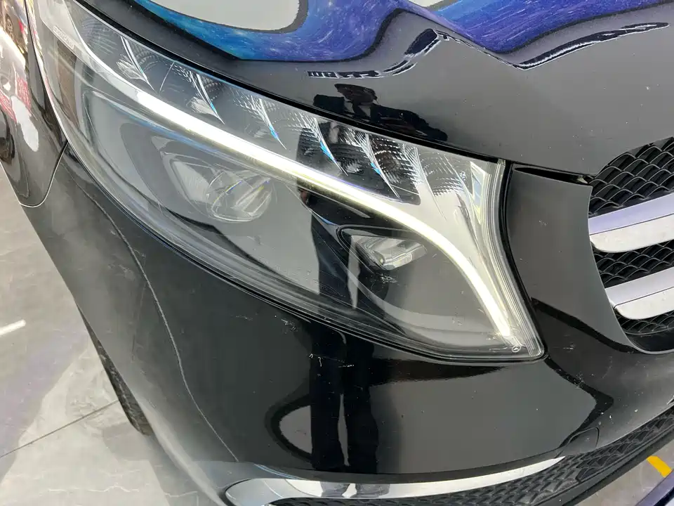 Mercedes-Benz V-class