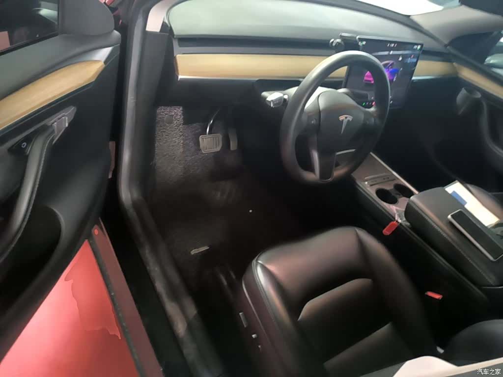 Tesla Model Y, 2023 16