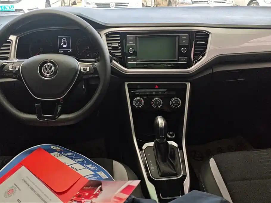 Volkswagen T-ROC exploring Songs
