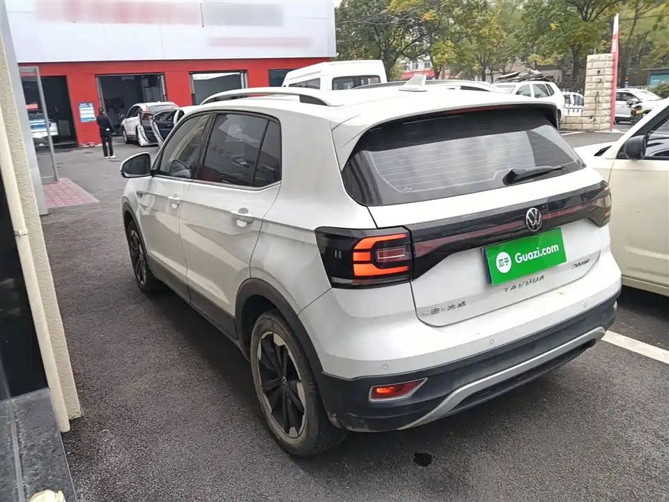 Volkswagen Exploring the shadow