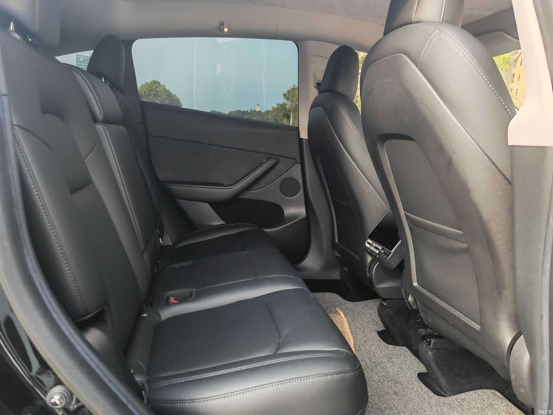 Tesla Model Y, 2022 15