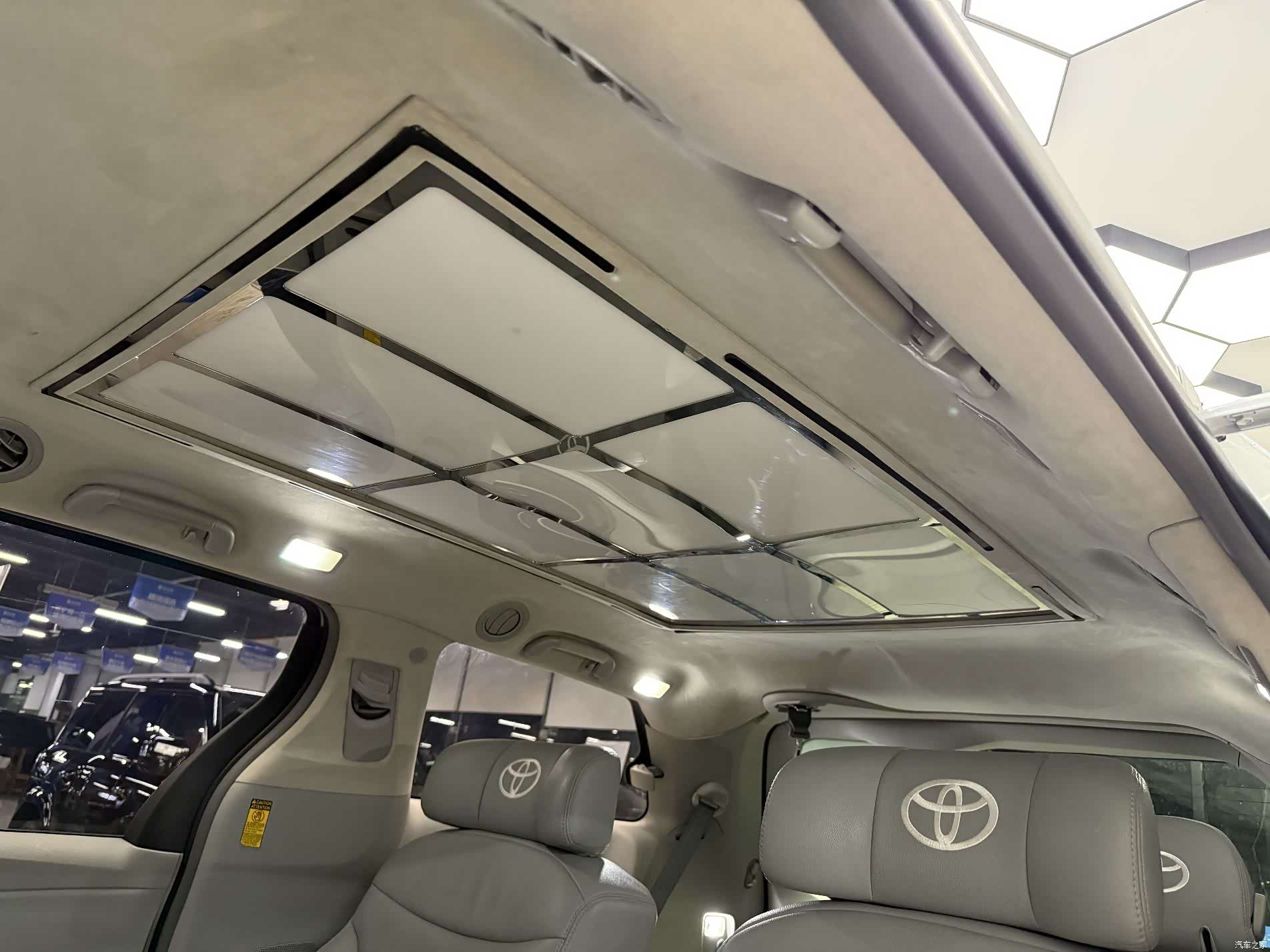 Toyota Sienna, 2015 10