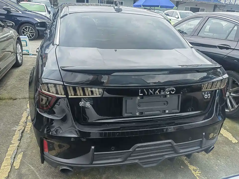 Lynk & Co 03