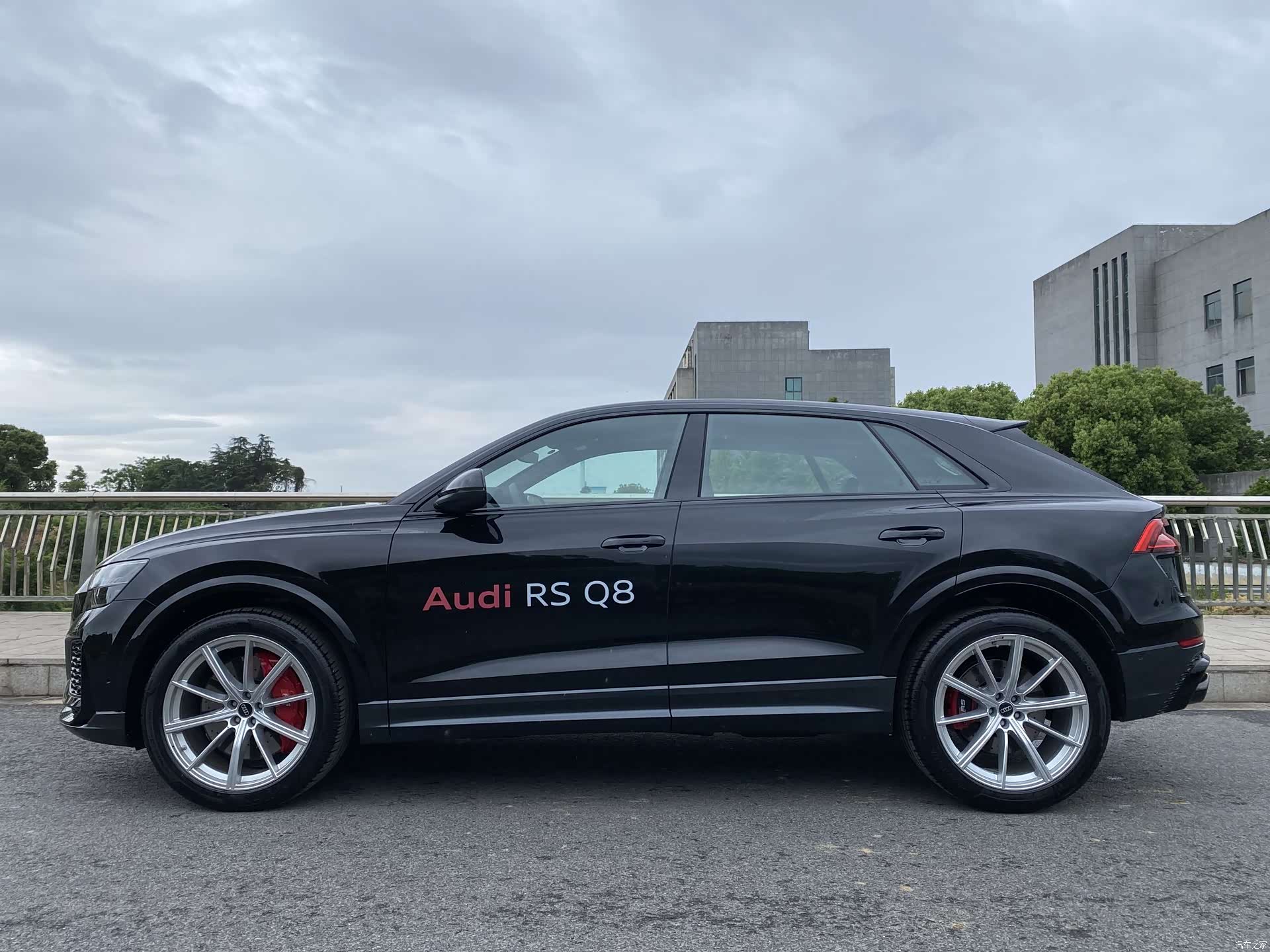 Audi Q8, 2025 2