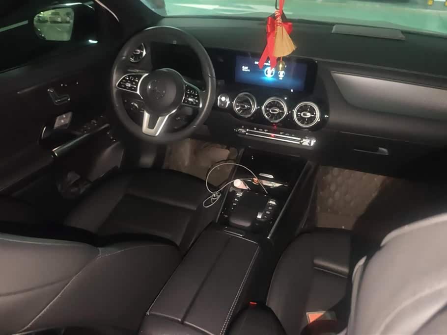 Mercedes-Benz GLA Mercedes-Benz GLA
