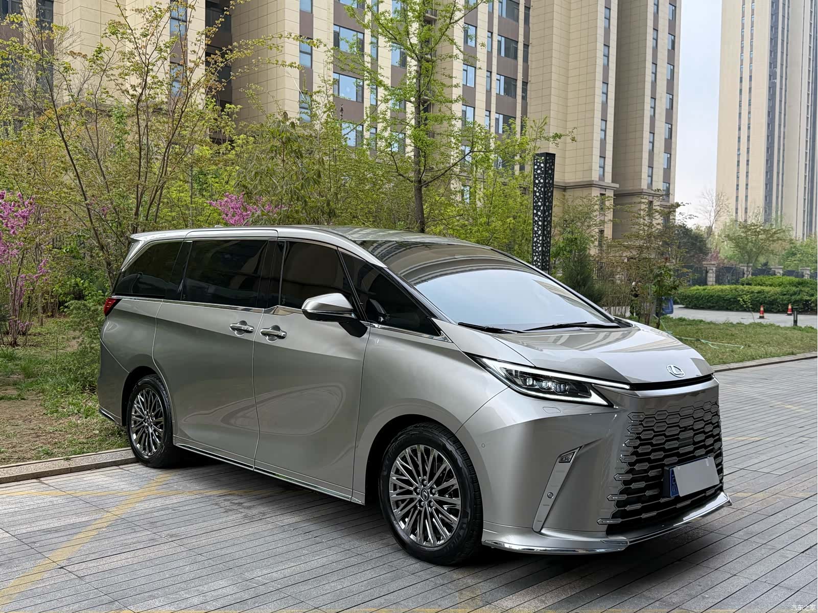 Lexus LM, 2026 4