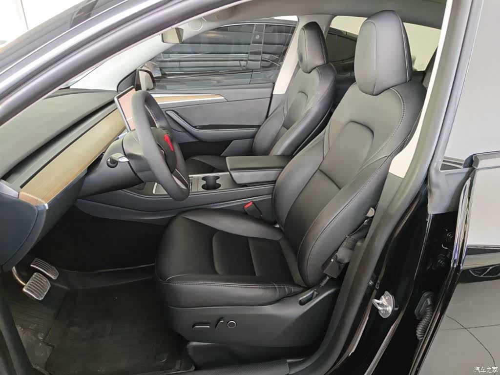 Tesla Model Y, 2023 15