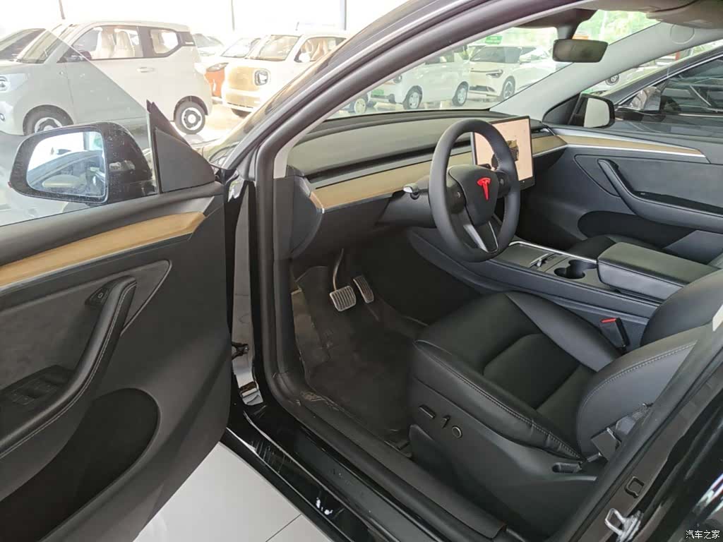 Tesla Model Y, 2023 16