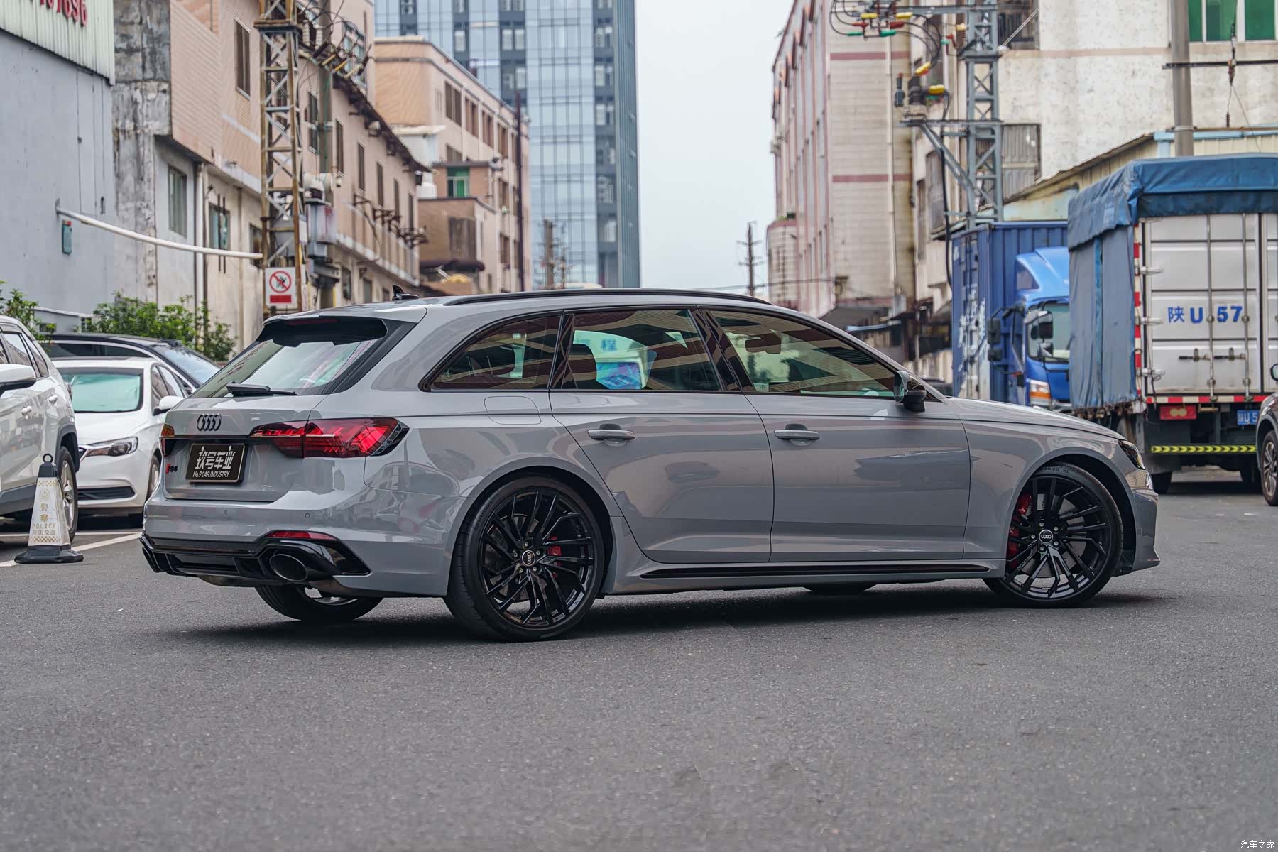 Audi RS4, 2023 3