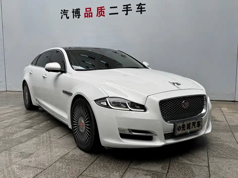 Jaguar XJ