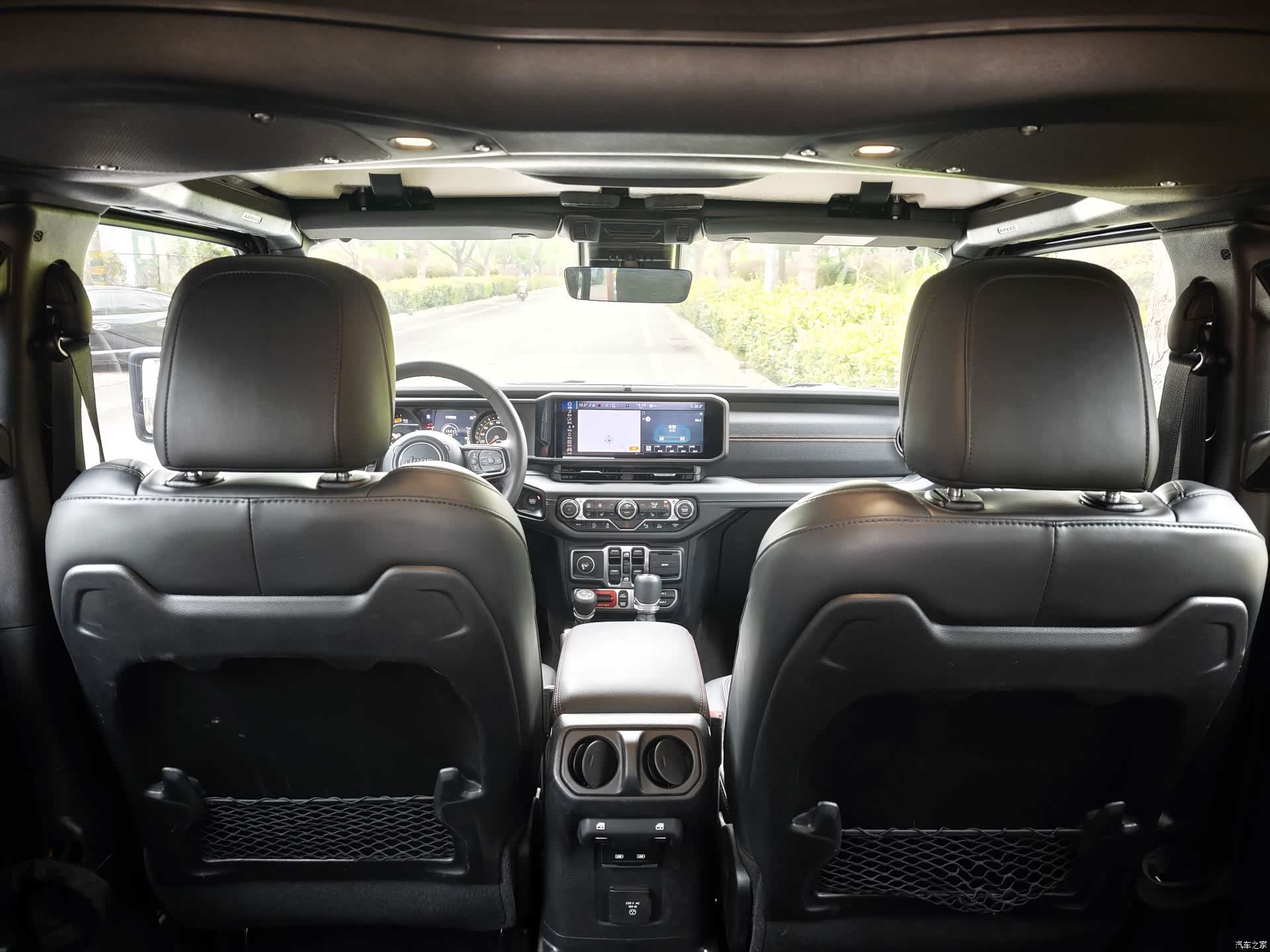 Jeep Wrangler, 2023 10