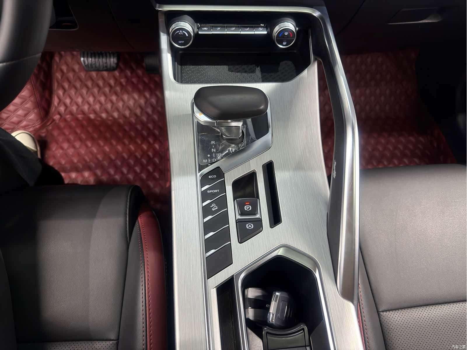 Geely Coolray, 2021 13